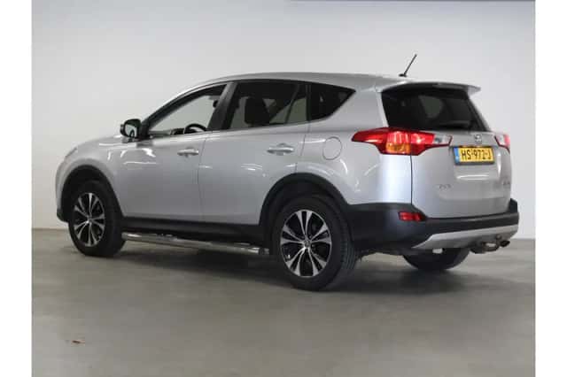 Toyota RAV4 (2016) thumbnail 2