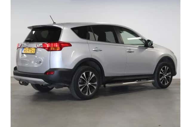Toyota RAV4 (2016) thumbnail 3