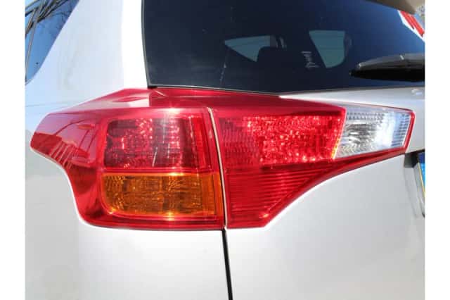 Toyota RAV4 (2016) thumbnail 6