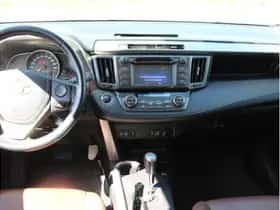 Toyota RAV4 (2016) thumbnail 8
