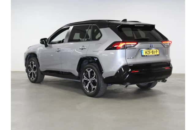 Toyota RAV4 (2022) thumbnail 2