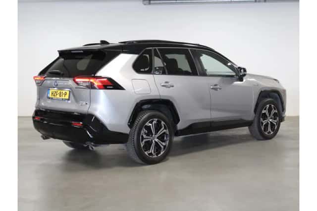 Toyota RAV4 (2022) thumbnail 3