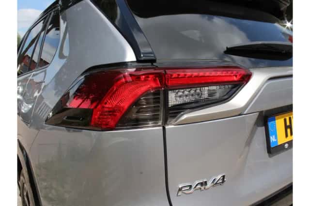 Toyota RAV4 (2022) thumbnail 6