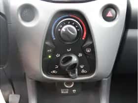 Toyota Aygo (2019) thumbnail 17