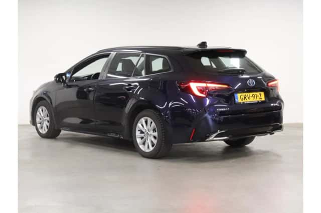 Toyota Corolla (2024) thumbnail 3
