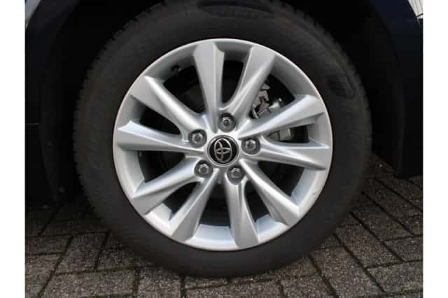 Toyota Corolla (2024) thumbnail 5