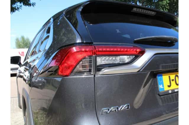 Toyota RAV4 (2020) thumbnail 6