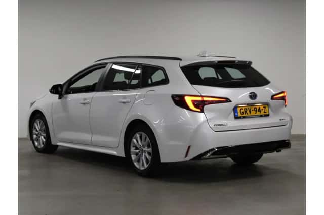 Toyota Corolla (2024) thumbnail 2