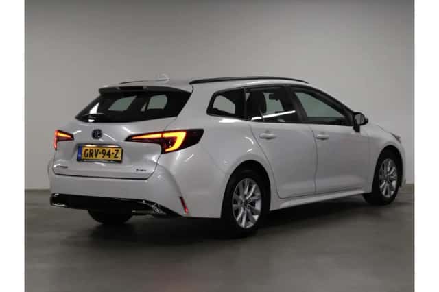 Toyota Corolla (2024) thumbnail 3
