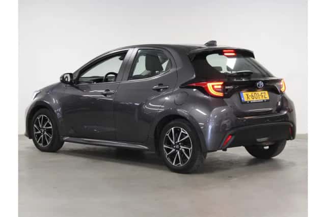 Toyota Yaris (2023) thumbnail 2
