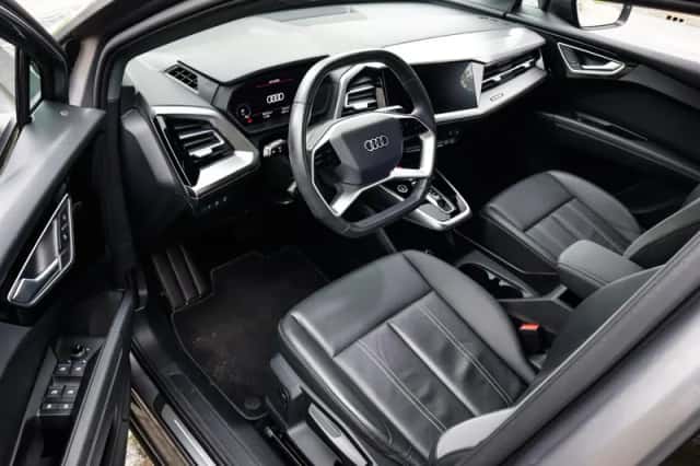 Audi Q4 (2022) thumbnail 3