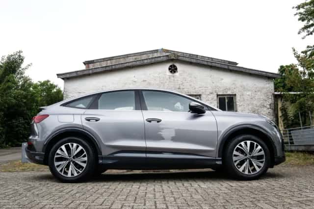 Audi Q4 (2022) thumbnail 4