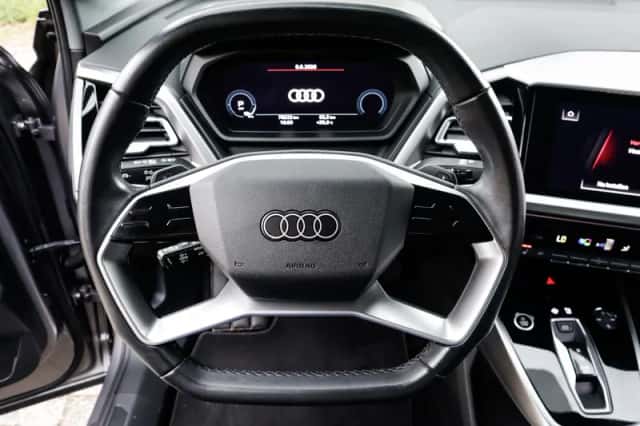 Audi Q4 (2022) thumbnail 5