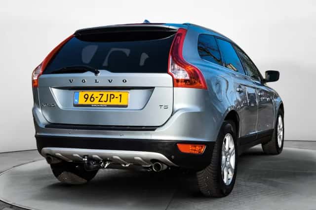 Volvo XC60 (2012) thumbnail 2