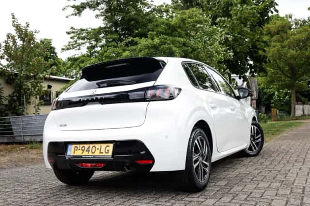 Peugeot 208 (2022) thumbnail 2