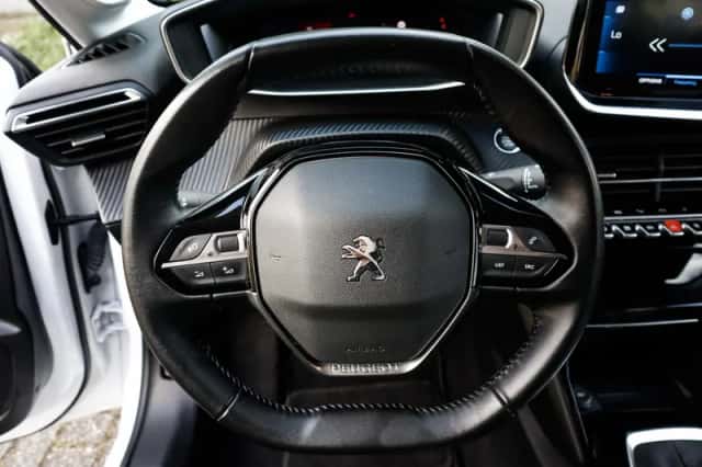Peugeot 208 (2022) thumbnail 5