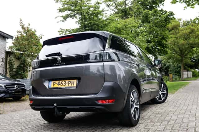 Peugeot 5008 (2022) thumbnail 2