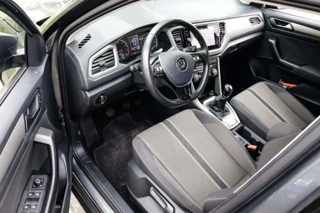 Volkswagen T-Roc (2022) thumbnail 3