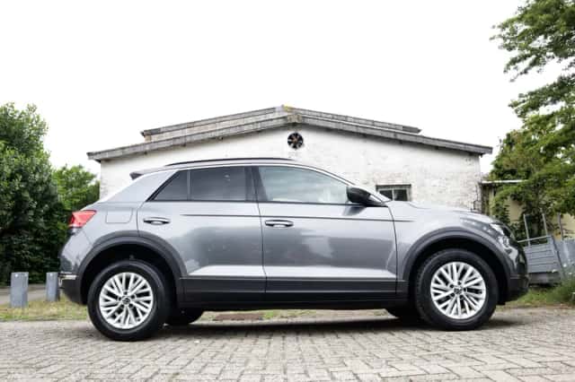 Volkswagen T-Roc (2022) thumbnail 4