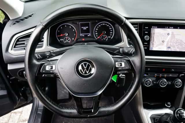Volkswagen T-Roc (2022) thumbnail 5
