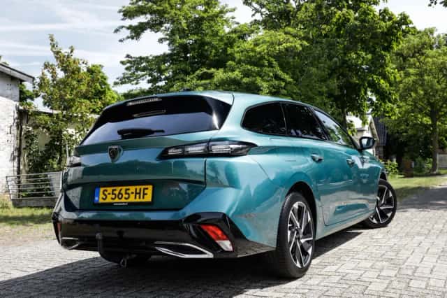 Peugeot 308 (2023) thumbnail 2