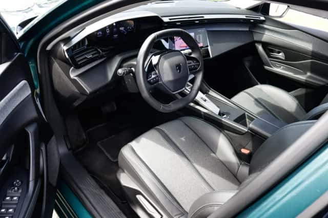 Peugeot 308 (2023) thumbnail 3