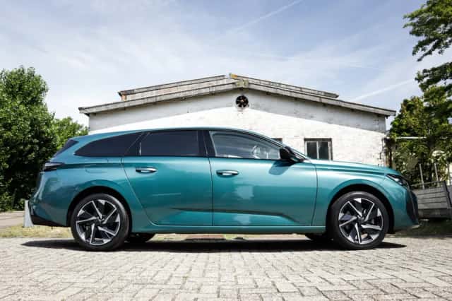 Peugeot 308 (2023) thumbnail 4
