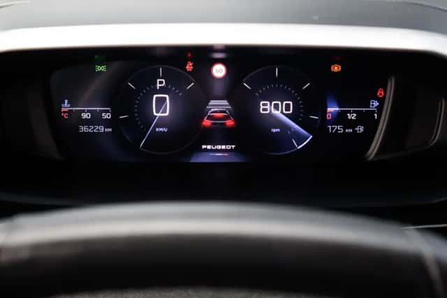 Peugeot 308 (2023) thumbnail 5