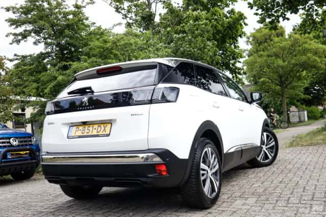 Peugeot 3008 (2022) thumbnail 2