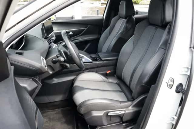 Peugeot 3008 (2022) thumbnail 6