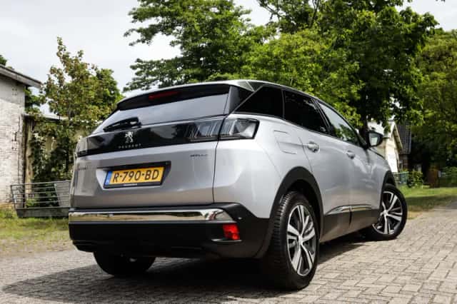 Peugeot 3008 (2022) thumbnail 2