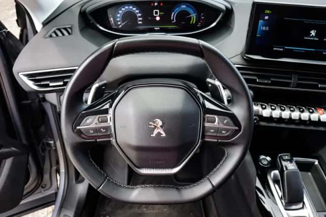 Peugeot 3008 (2022) thumbnail 5