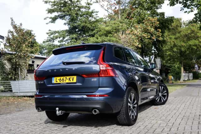 Volvo XC60 (2021) thumbnail 2
