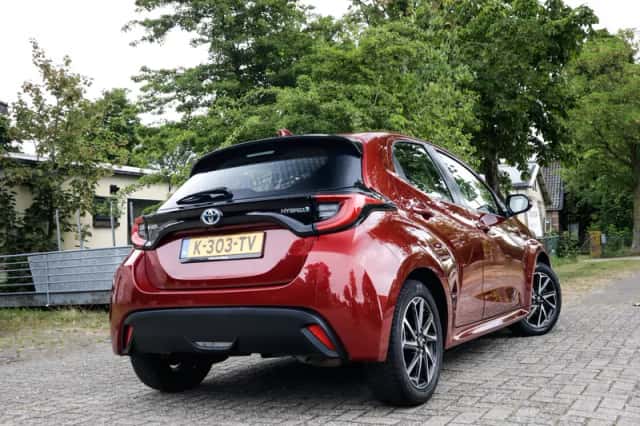 Toyota Yaris (2021) thumbnail 2