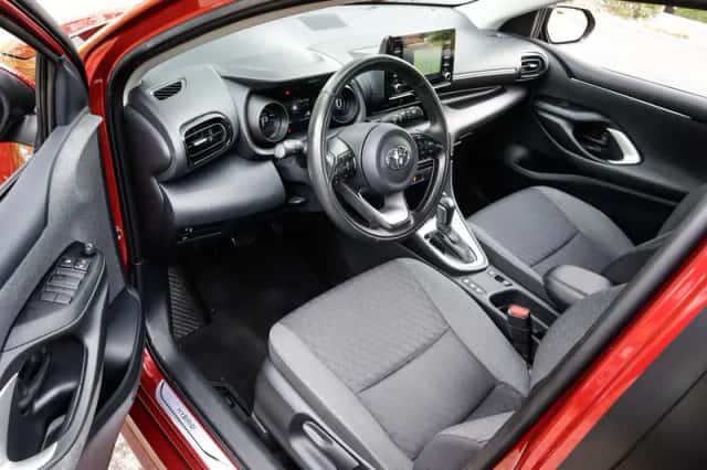 Toyota Yaris (2021) thumbnail 3