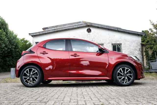 Toyota Yaris (2021) thumbnail 4