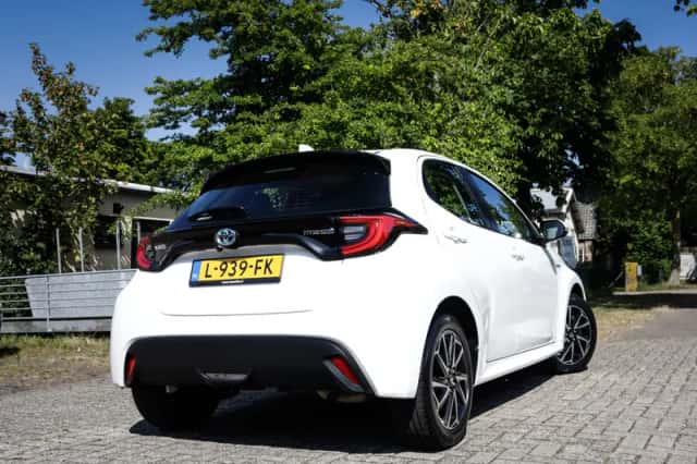 Toyota Yaris (2021) thumbnail 2