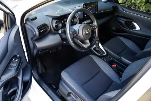 Toyota Yaris (2021) thumbnail 3