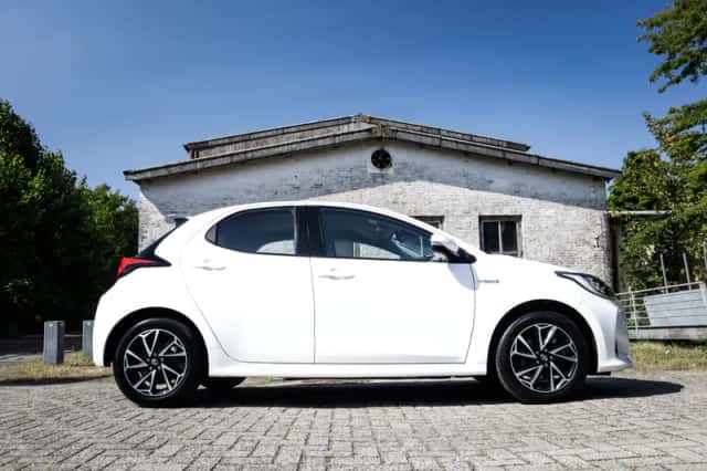 Toyota Yaris (2021) thumbnail 4