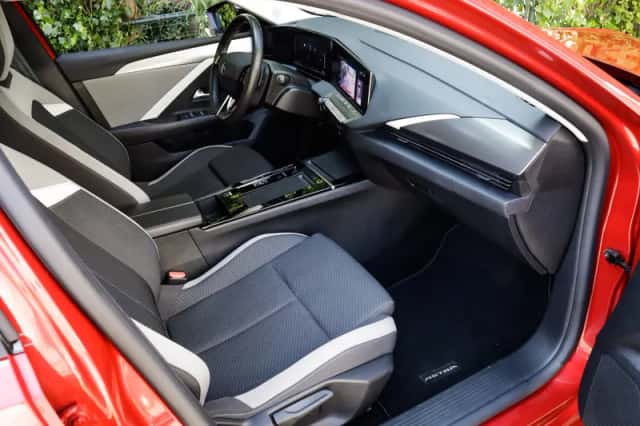 Opel Astra (2023) thumbnail 3