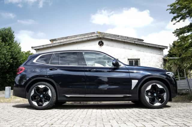 BMW iX3 (2021) thumbnail 4