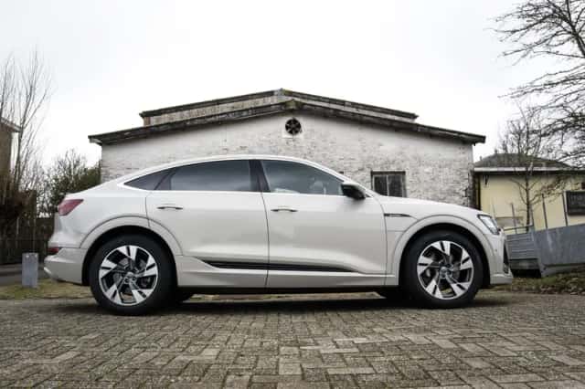 Audi e-tron (2020) thumbnail 4