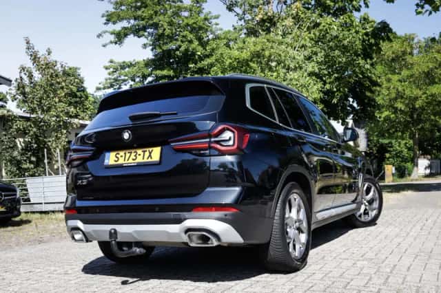 BMW X3 (2022) thumbnail 2