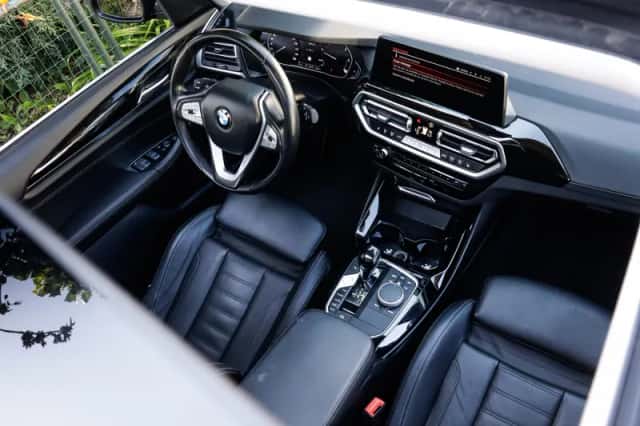 BMW X3 (2022) thumbnail 3