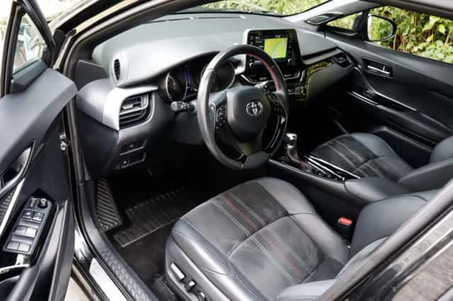 Toyota C-HR (2022) thumbnail 3