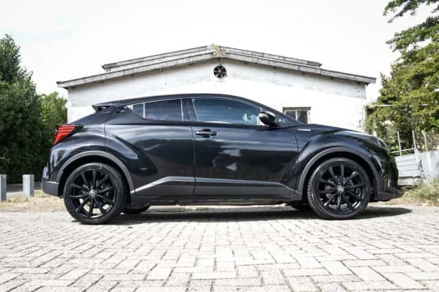 Toyota C-HR (2022) thumbnail 4
