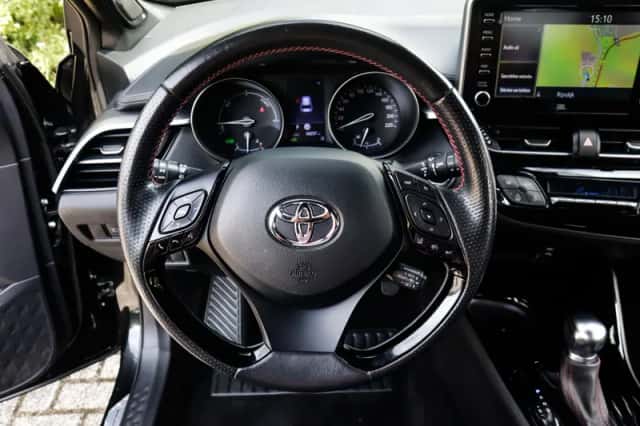 Toyota C-HR (2022) thumbnail 5