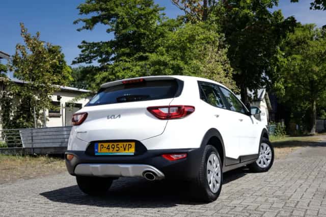 Kia Stonic (2022) thumbnail 2