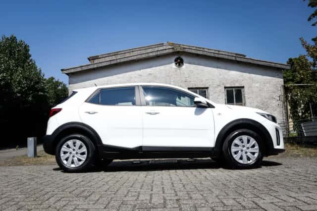 Kia Stonic (2022) thumbnail 4