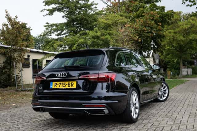 Audi A4 (2022) thumbnail 2